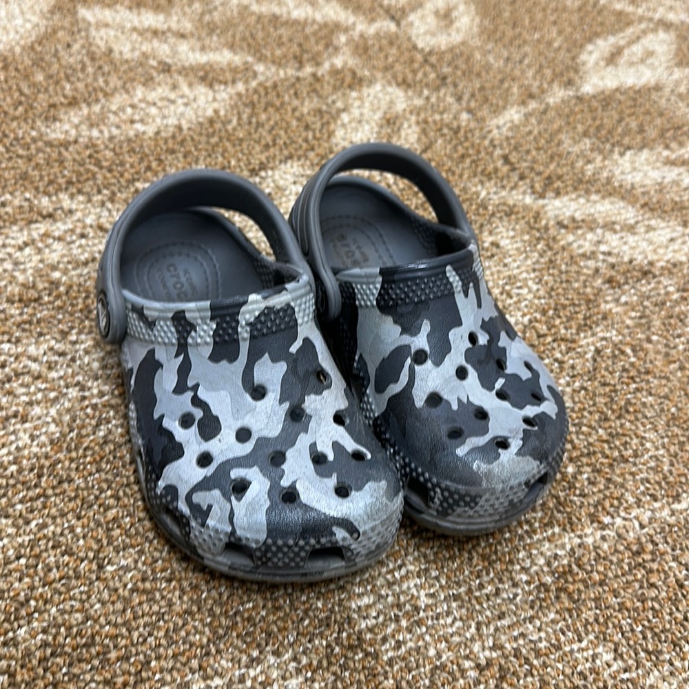 Toddler boy Crocs, size 8, camo